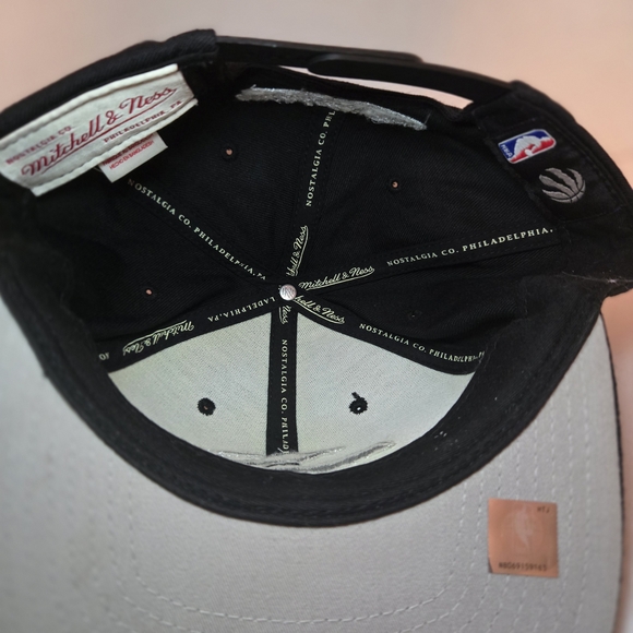 Toronto Raptors Snapback Hat - Picture 5 of 5